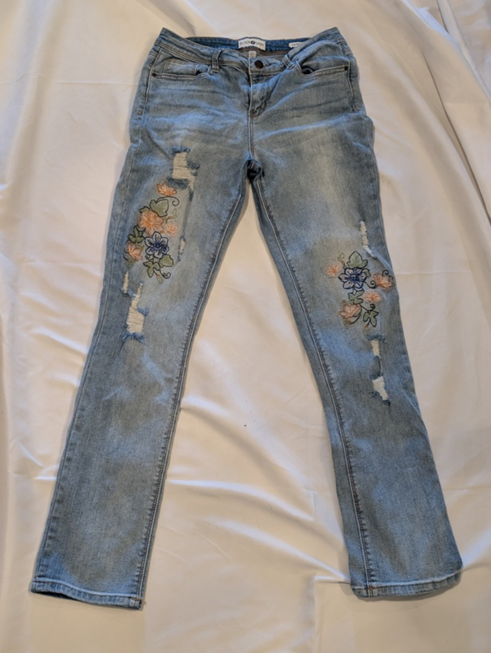 1168- Black Daisy Distressed Floral Embroidered Straight Leg Jeans Lt Wash- 7/28